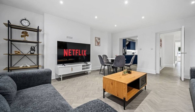 Luxury Apartment: Heart of Didsbury