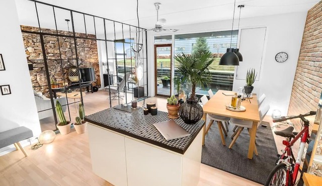 Luxury apartment in city center with canal view!