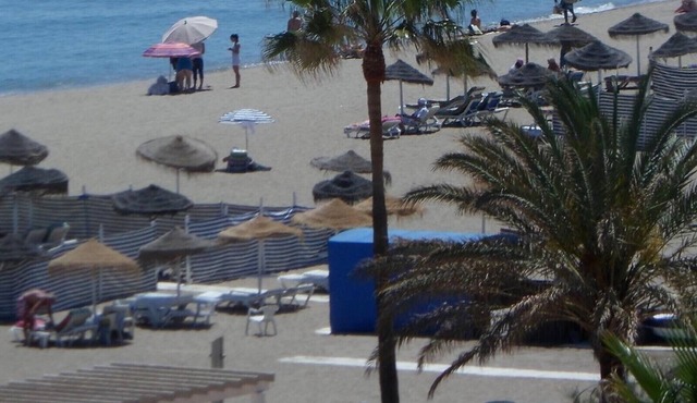 Luxury Apartment in Los Boliches by Beach with Shared Pool & Wi-Fi