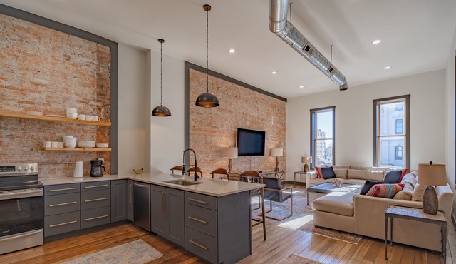 Luxury apartment in historic Downtown Marion