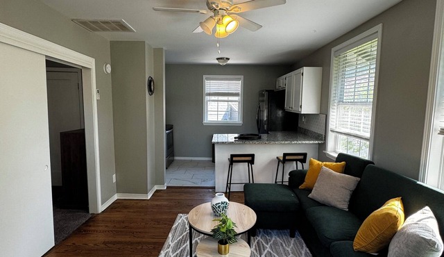 Luxury apartment in Historic Maple Ridge, 5 min from downtown.