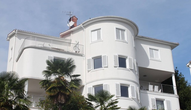 Luxury apartment in Opatija for 8 people with pool and silk bedding