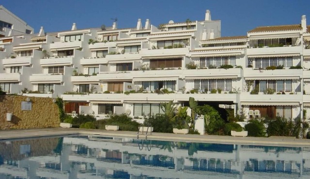 Luxury apartment in prime waterfront location