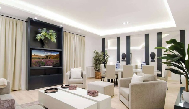 Luxury Apartment in the Golden Mile