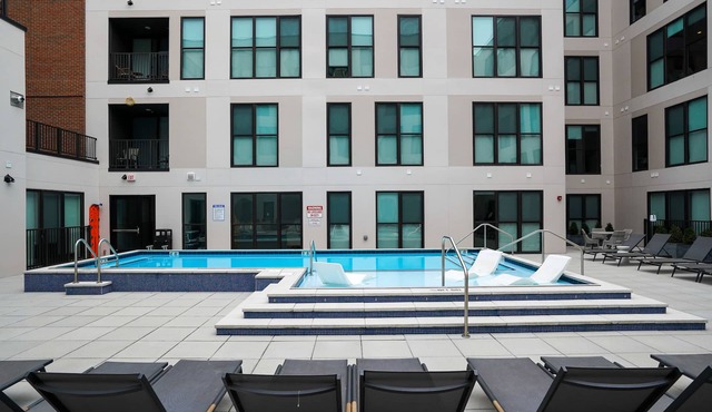 Luxury Apartment in Downtown with/Pool/Gym/Rooftop