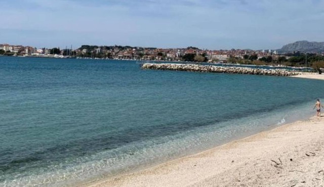 Luxury Apartment Ivo With Jacuzzi Near the Beach