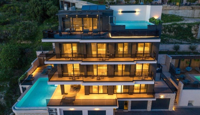Luxury Apartment Makarska Black Magic 1 with pool, gym, sauna and sea view