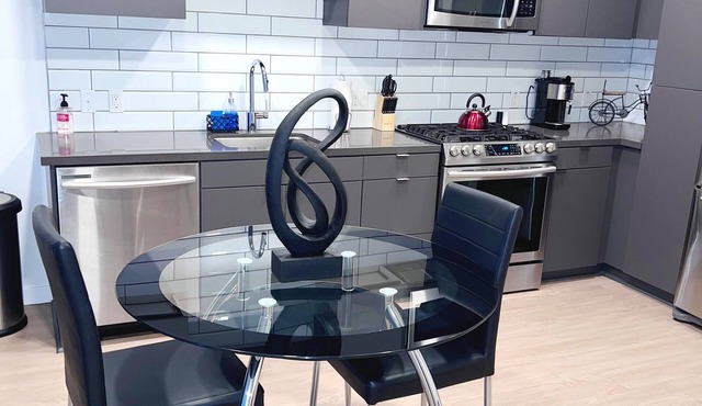 Luxury apartment minutes to beach