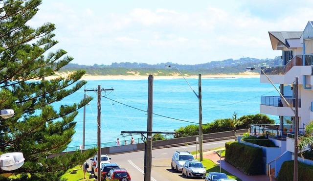 Luxury Apartment - Ocean Views & Large Roof Top Garden with Private Spa