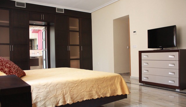 Luxury apartment of 250 meters in the center of Plasencia of large spaces.