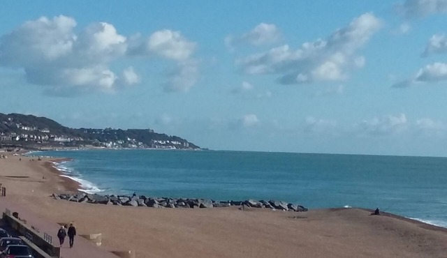 Luxury apartment on seafront in Hythe