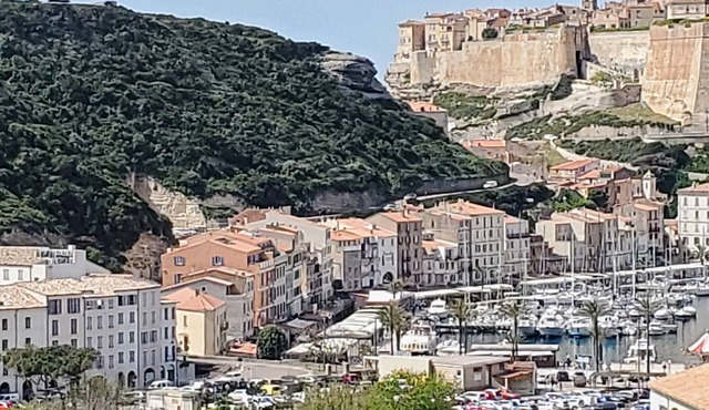 Luxury apartment on the port with 2 terraces, 4 to 8 people