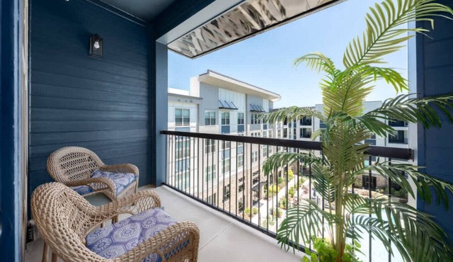 Luxury Apartment: Pool, Near Grandview Medical