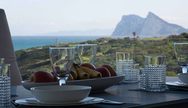 Luxury Apartment Sea, Golf and Gibraltar View