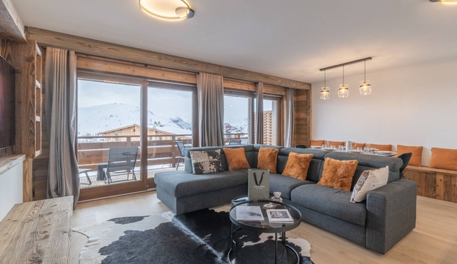 Luxury apartment, ski-in/ski-out, in the heart of Alpe d'Huez. Sleeps 6.
