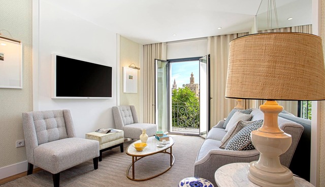 Luxury apartment Torre del Oro view. Betis XI