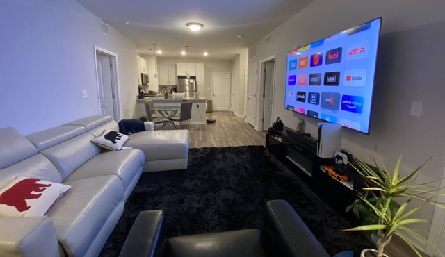 Luxury Apartment Triangle Town Center King Bed