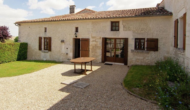 Luxury apartment with terrace, sauna, tennis, pool.