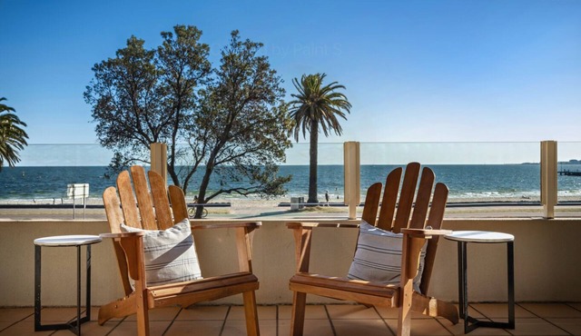 Luxury apartment with spectacular bay views