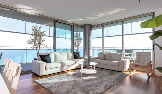 Luxury Apartment with direct Sea View and Terrace!