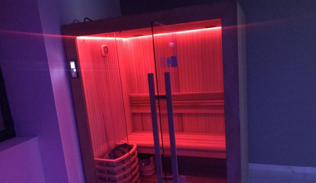 Luxury Apartment with Jacuzzi, Sauna and Steam Room