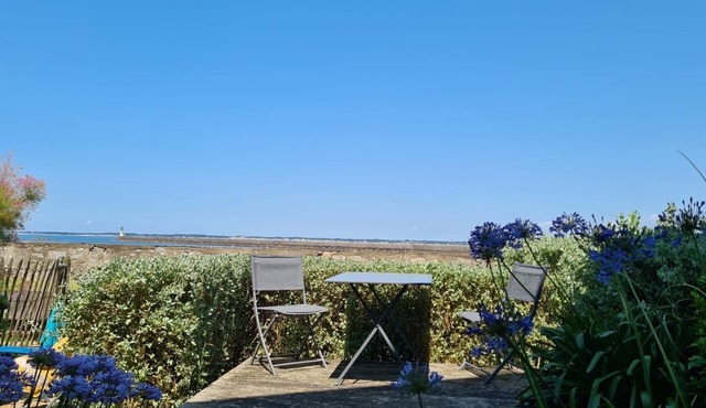 luxury apartment with terrace and sea view