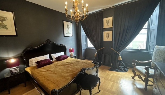 Luxury apartment with free parking in the 4th coolest neighbourhood in the world