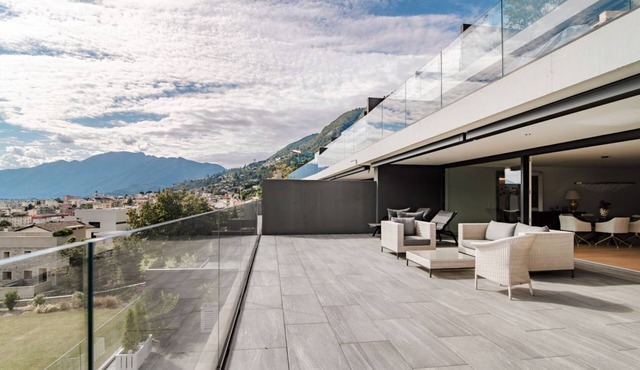 Luxury Apartment with large lake view terrace (LUXURY MINUSIO)