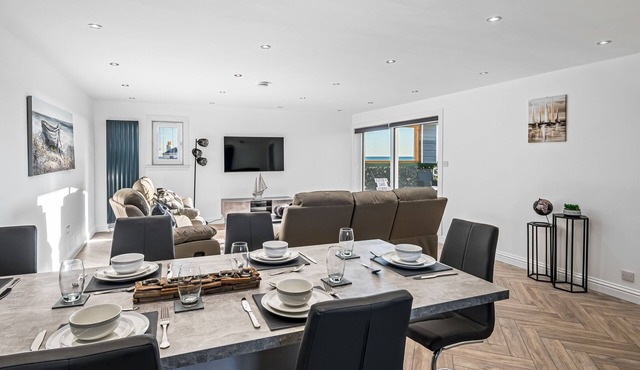 Luxury Apartment with Sea Views Balcony