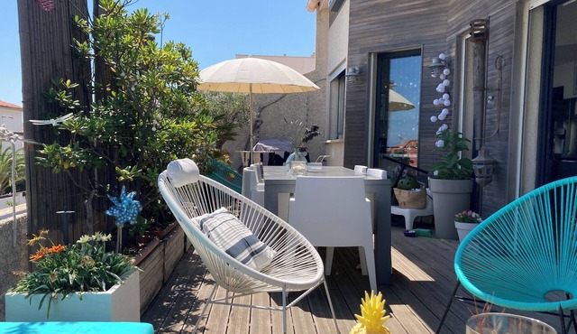 Luxury apartment with large terrace and sea view