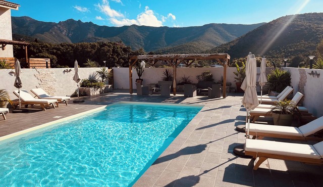 LUXURY APARTMENT WITH SEA VIEW, 1 MIN WALK FROM THE BEACH