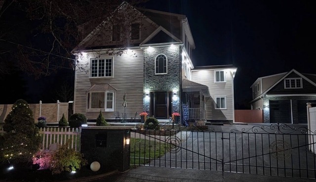 Luxury apartment with porch 1.8 miles away from beach. Sleeps 6.