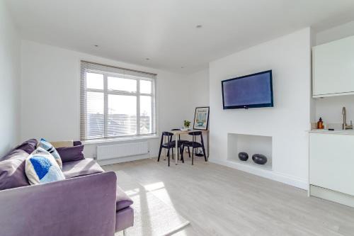 Luxury Apartment with Workspace