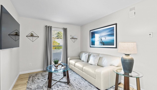 Luxury Apt at the Base of the Sandia Mountains near Breweries, Hiking, Biking