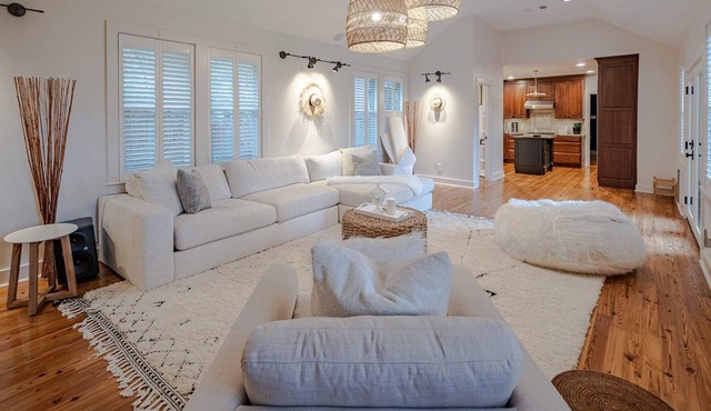 Luxury Apt by Zilker - Pro Kitchen, W/D, Parking