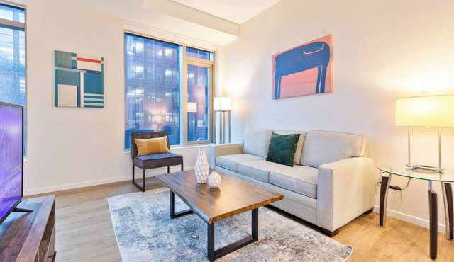 Luxury Apt Heart of Seaport with Gym
