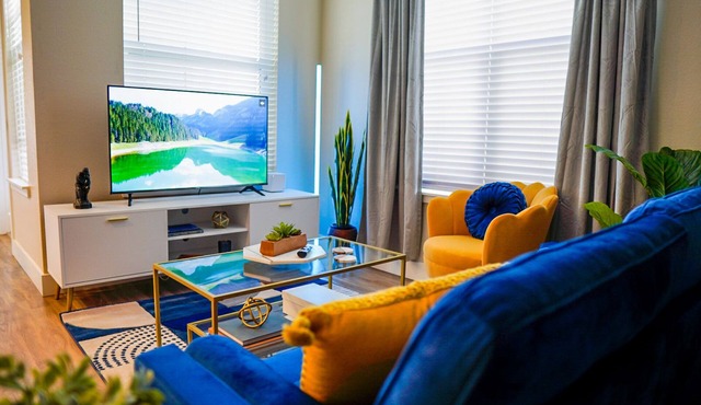 Luxury Apt in Denver w/King Bed + Private Garage