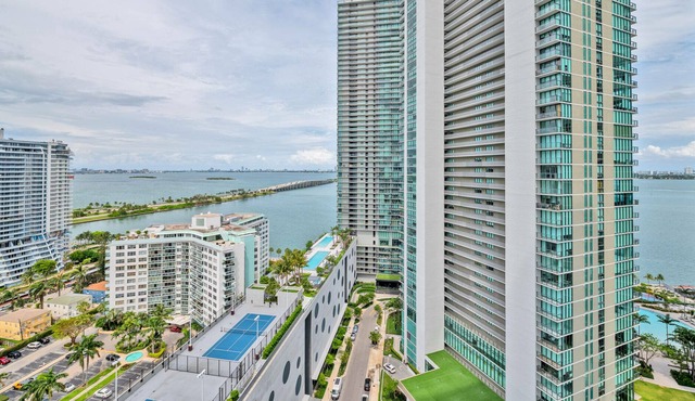 Luxury Apt in Miami w/ pool & spa in the rooftop