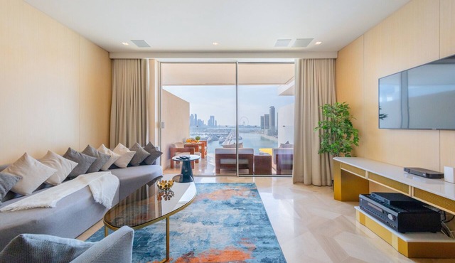 Luxury Apt & Private Beach - FIVE Palm Jumeirah