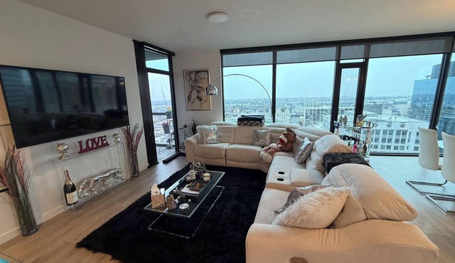 Luxury Apt Private Bedroom & Bath in Oakland High-Rise