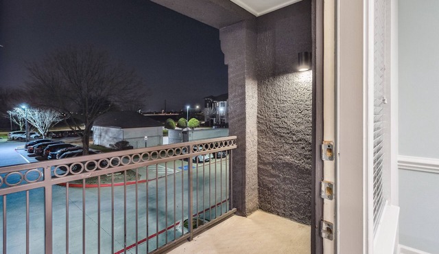Luxury Apt with Eco-Friendly Touches & Garage Parking