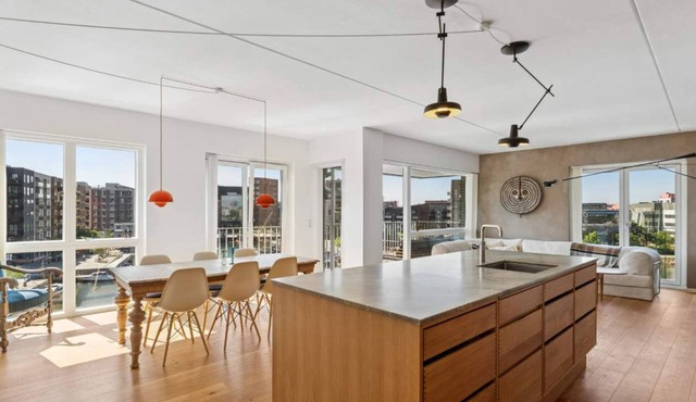 Luxury Apt with Harbor Views 2