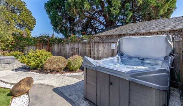 Luxury Aptos Home - Ocean Views & Hot Tub!