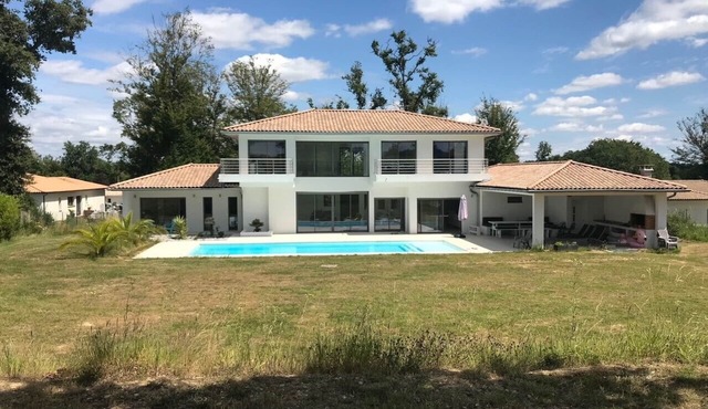 Luxury Architect Villa in the heart of vineyards near Bordeaux