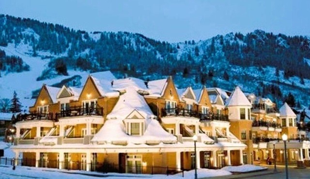 Luxury Aspen Mountain 2BR Residence w/resort amenities and Breakfast Included!
