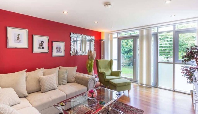 Luxury at The Brunswick - Free Parking-4 bedrooms