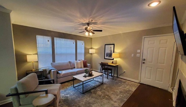 Luxury Atlanta getaway*King bed*SmartTV*Wi-fi*Pool