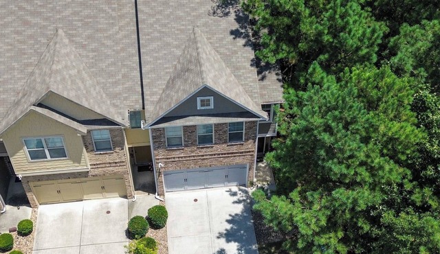 Luxury Atlanta Oasis: Adjustable King Bed, Private Yard, & Park Proximitynnnn
