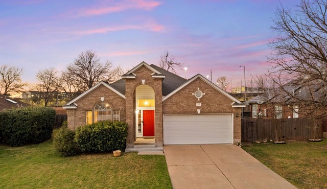 Luxury Austin Retreat w/Hot Tub & Fireplace - 4BR