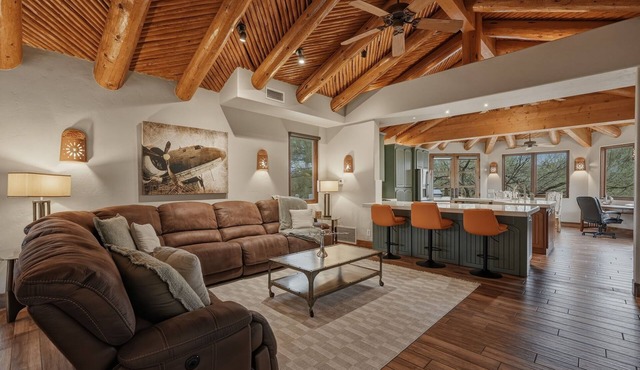 Luxury Aviation Retreat- Dual Primary Suites, Runway Views, Carefree, AZ